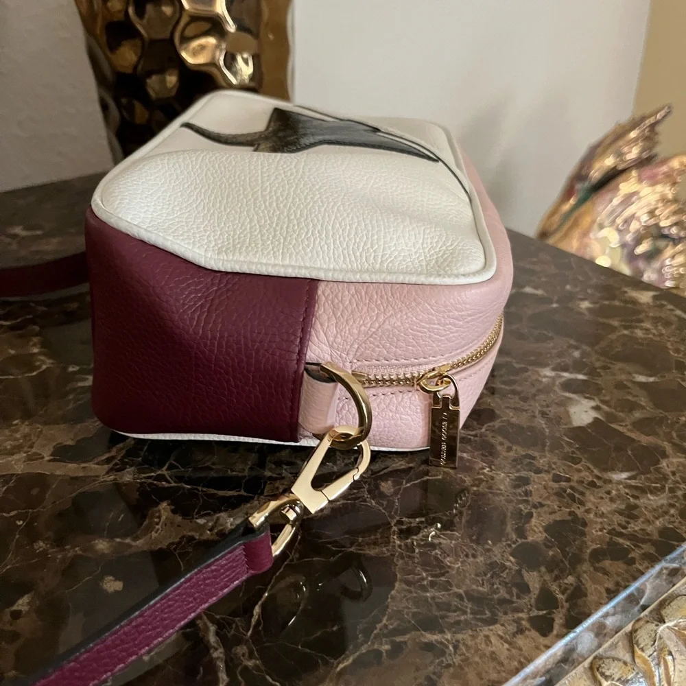 Golden Goose Star Made in Italy Soft-Grain Leather Crossbody Bag. - Picture 4 of 10